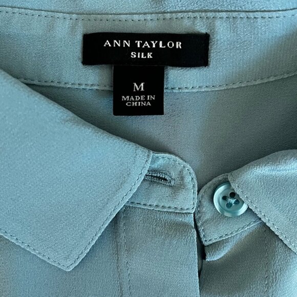 ANN TAYLOR Silk Blouse M Cornflower Blue Roll Tab Sleeve Chic Career Workwear - Picture 8 of 11